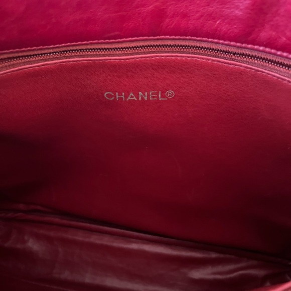 Chanel shoulder bag with free gift fashion bag charm and tumbler - Picture 5 of 8